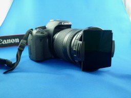 NDフィルターをカメラに取り付けた写真