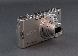 �R���p�N�g�f�W�^���J�����̗�