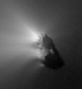 ハレー彗星の核から放出されるダスト